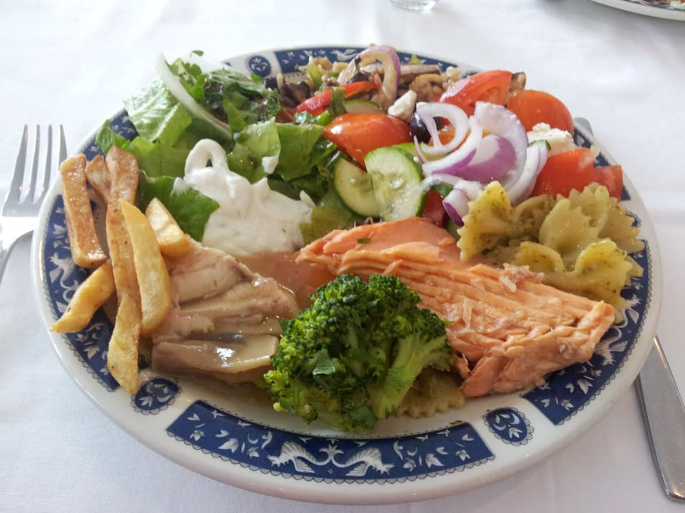 Leckere abwechslungsreiche Speisen Olympos Beach Hotel