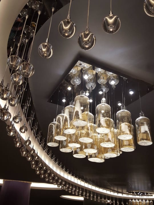 Design-Lampen  an der Bar Royal Taj Mahal Hotel