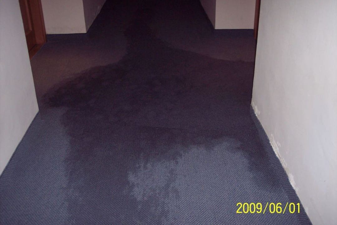 Wasserprobleme im Hotelkorridor Occidental Marco Polo