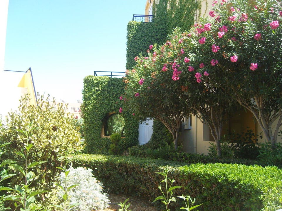 Gartenanlage Vantaris Luxury Beach Resort