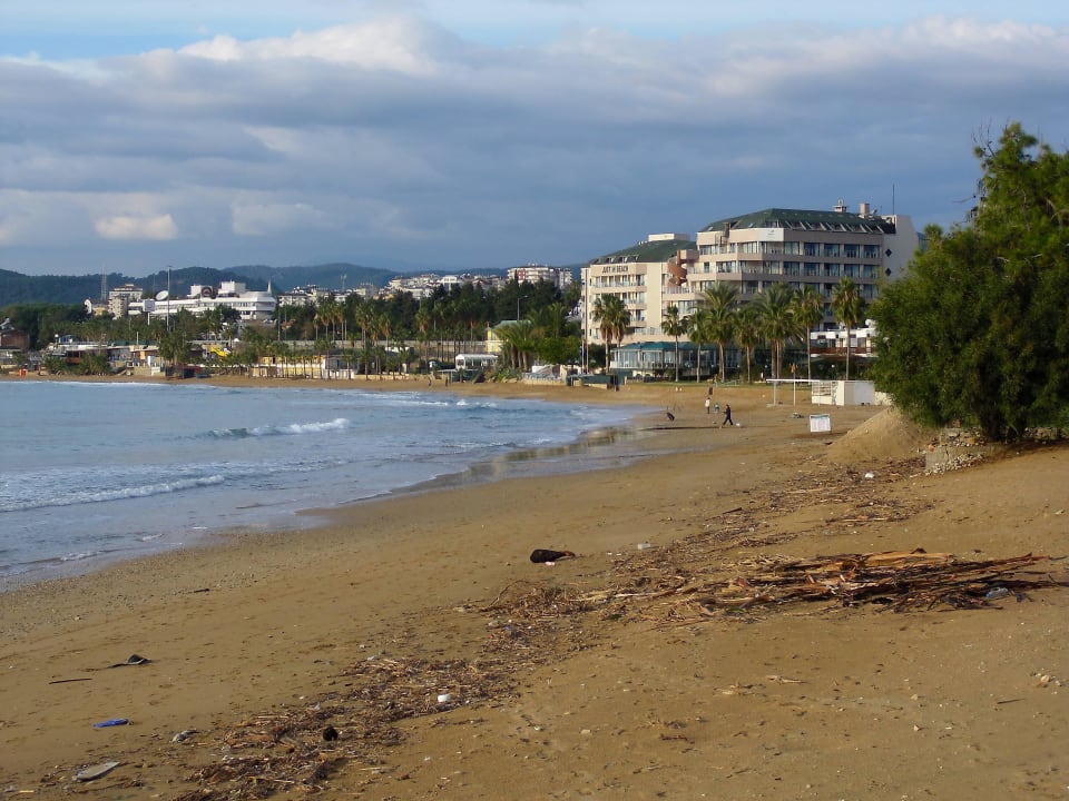 Blick aufs Hotel Aska Hotel Just in Beach