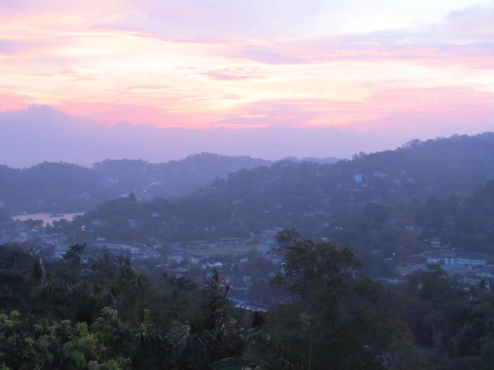 Morgens: Blick auf Kandy Hotel Topaz