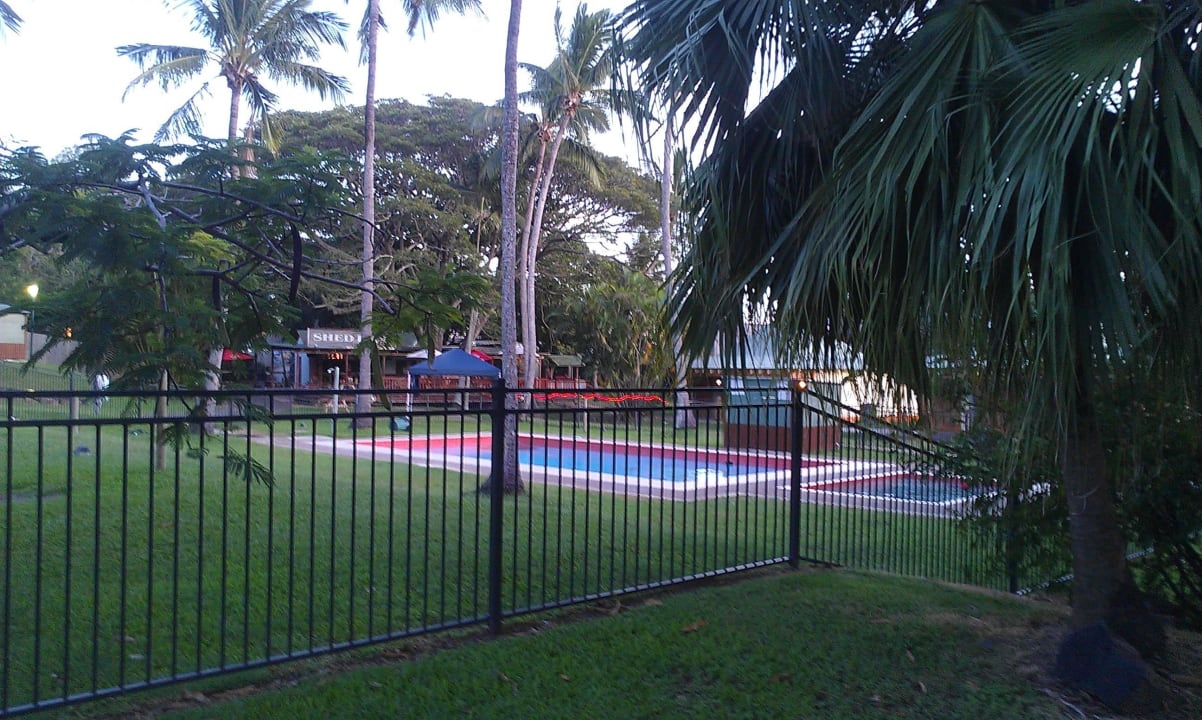 Eingezäunter Pool Nomads Airlie Beach