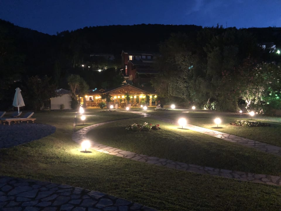 Gartenanlage Chrismos Luxury Suites & Studios