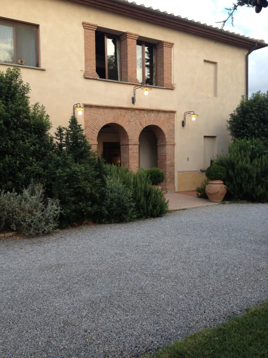 Haupthaus Eingang Agriturismo Giuncola E Granaiolo