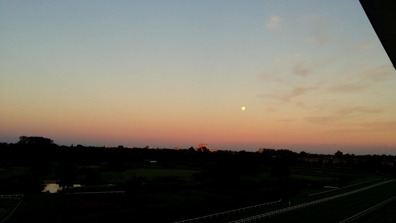 Sonnenuntergang über der Rennbahn NH Hamburg Horner Rennbahn