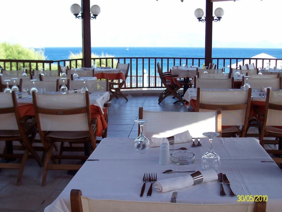Taverne am Abend Dimitra Beach Hotel & Suites