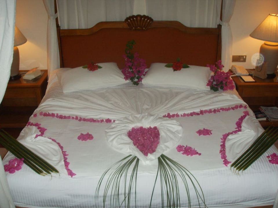 Doppelbett Watervilla Sheraton Maldives Full Moon Resort & Spa
