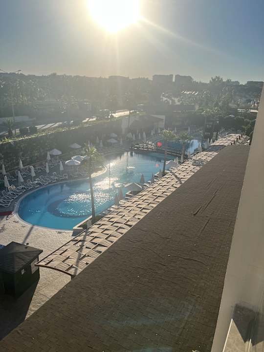 Pool Mary Hotel Side