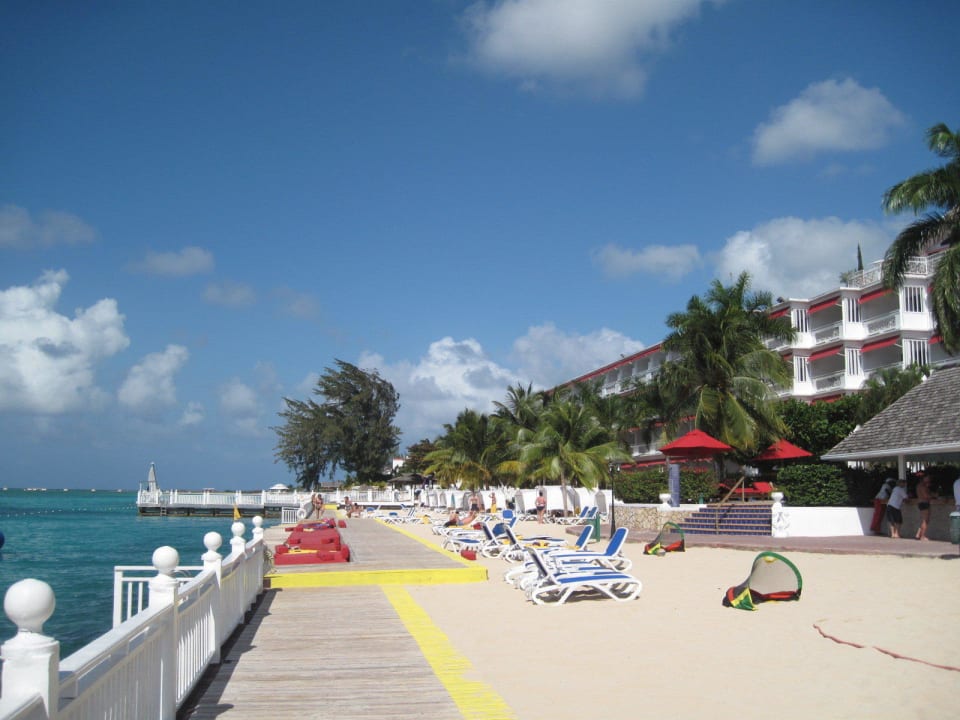 Der `Hauptstrand` Grand Decameron Montego Beach