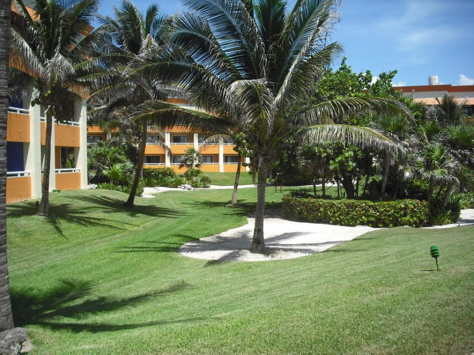 Zwischen den Villen Bahia Principe Grand Tulum