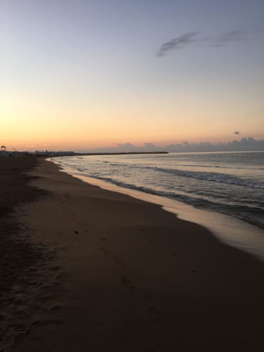 Strand Kamelya Aishen Club