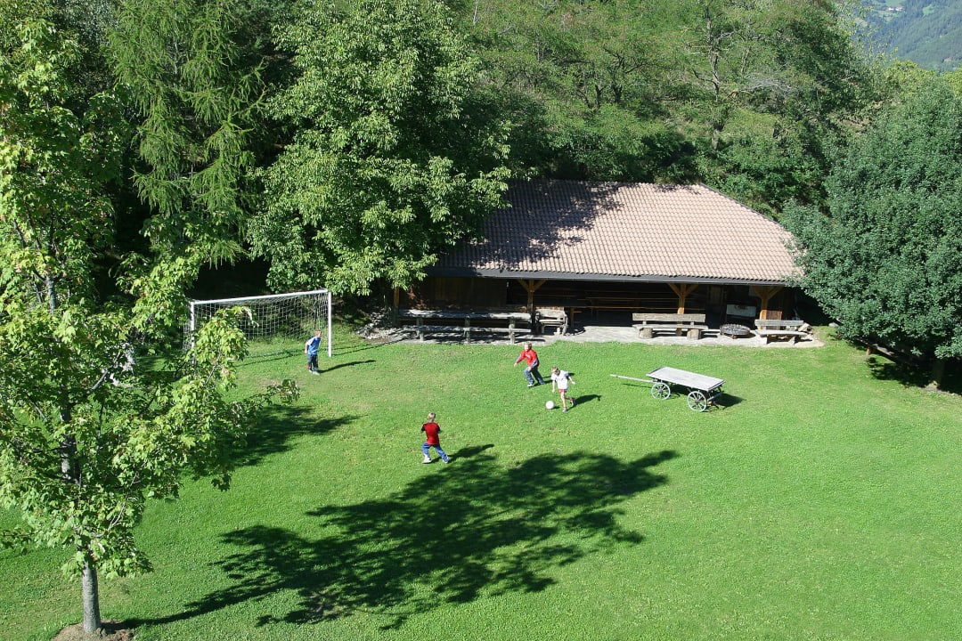 Fußballplatz und Schupfe Ferienpension Zummüllerhof