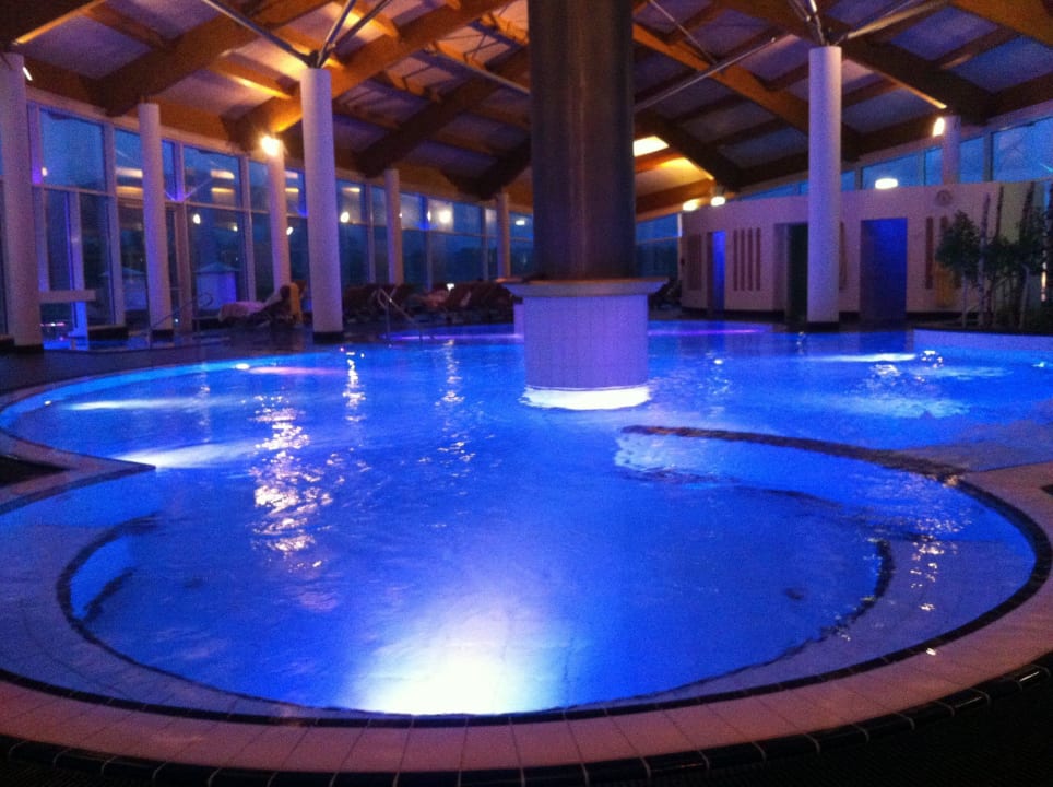 Am Abend toll beleuchtet Hotel König Ludwig