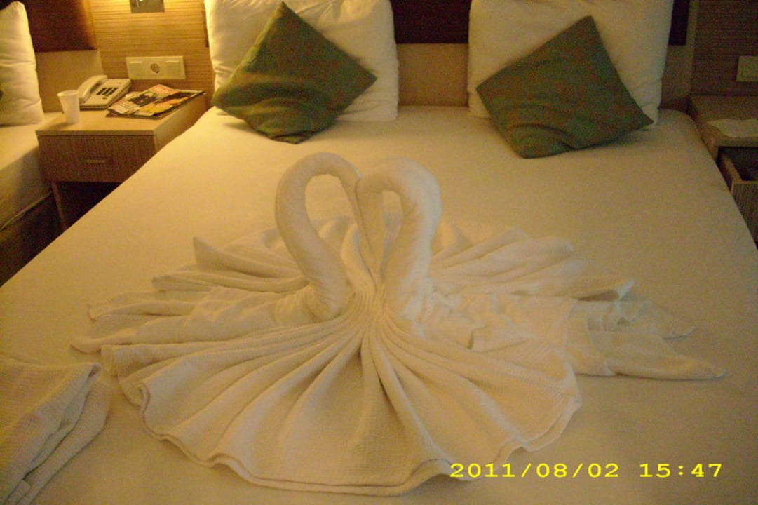Dekoriertes Doppelbett Narcia Resort Side