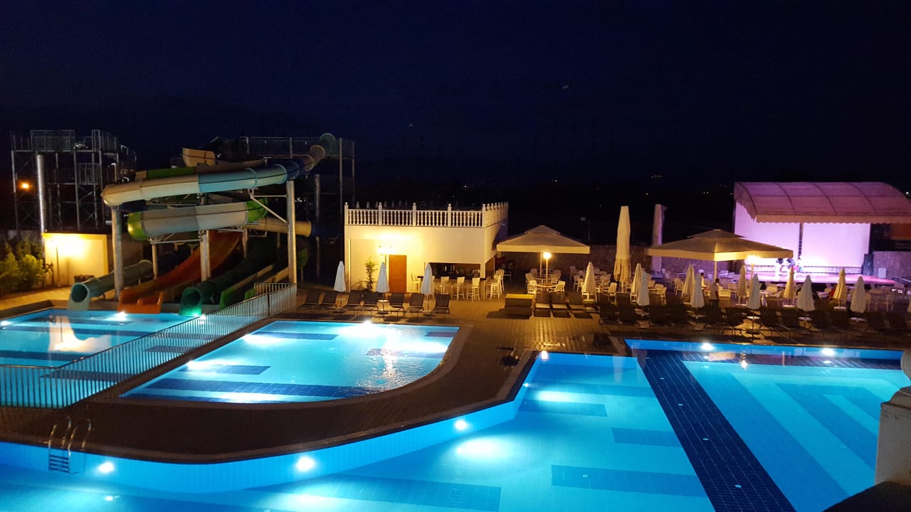 Blick Bühne J'adore Deluxe Hotel & Spa