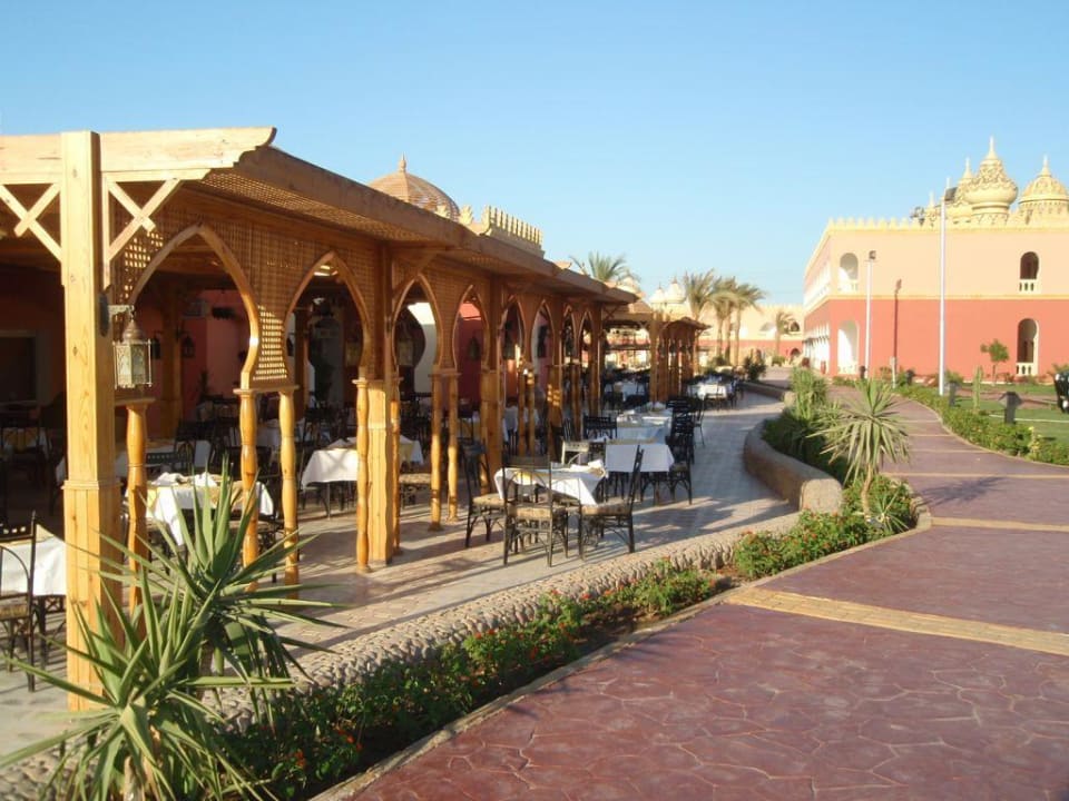Terrasse des hauptrestaurants Pickalbatros Alf Leila Wa Leila Resort - Neverland Hurghada