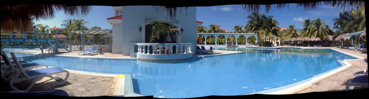 Panorama Bild Pool und Eisdiele Iberostar Origin Playa Alameda