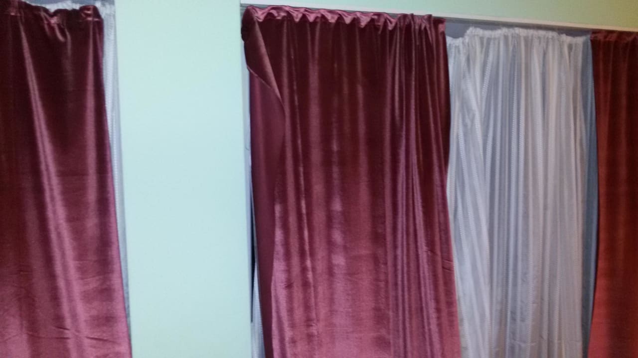 Gardinen hängen gerade noch so. Hotel Nevada Hamburg