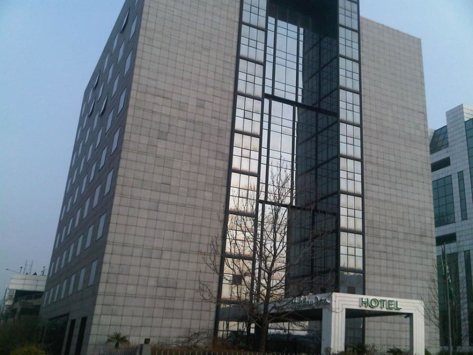 Von aussen so unscheinbar iH Hotels Milano Lorenteggio