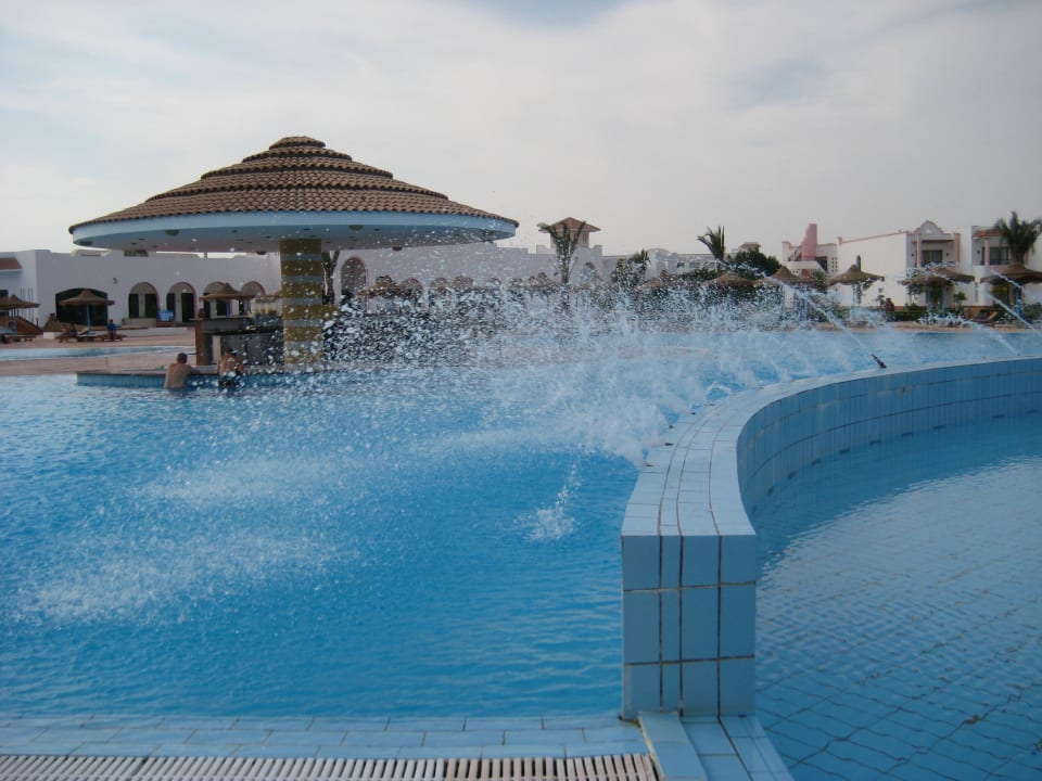 3 бассейна: 52 см,140 см,170 см. Fantazia Resort Marsa Alam