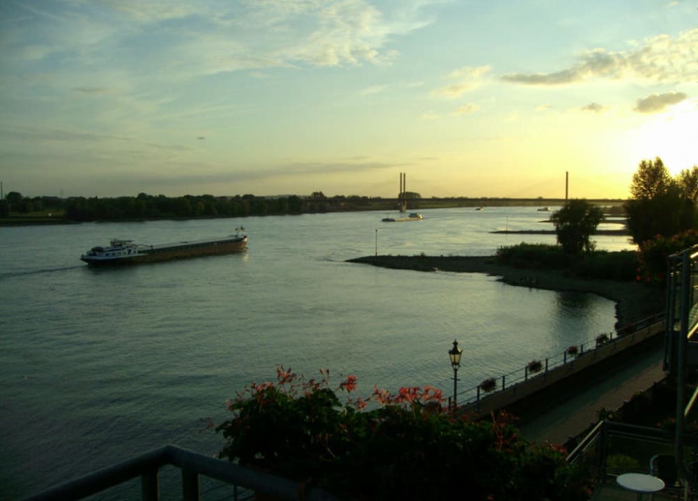 Sonnenuntergang am Rhein Hotel Rheinpark Rees