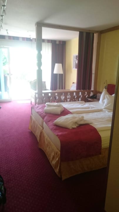 Sehr großzügig und schön Pfalzblick Wald Spa Resort