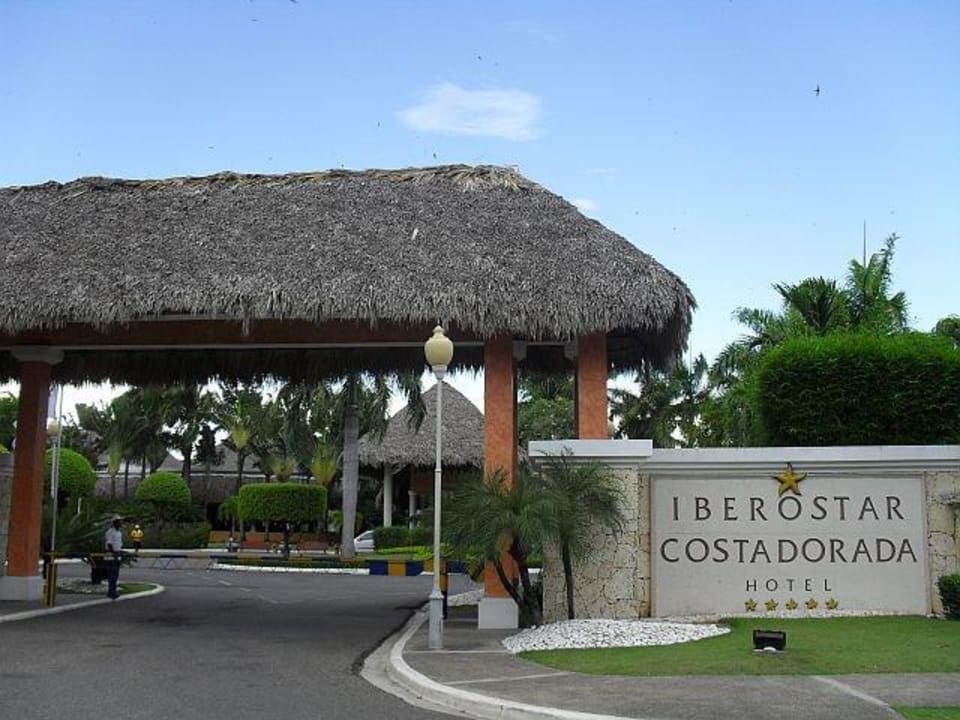 Hoteleingang Iberostar Waves Costa Dorada
