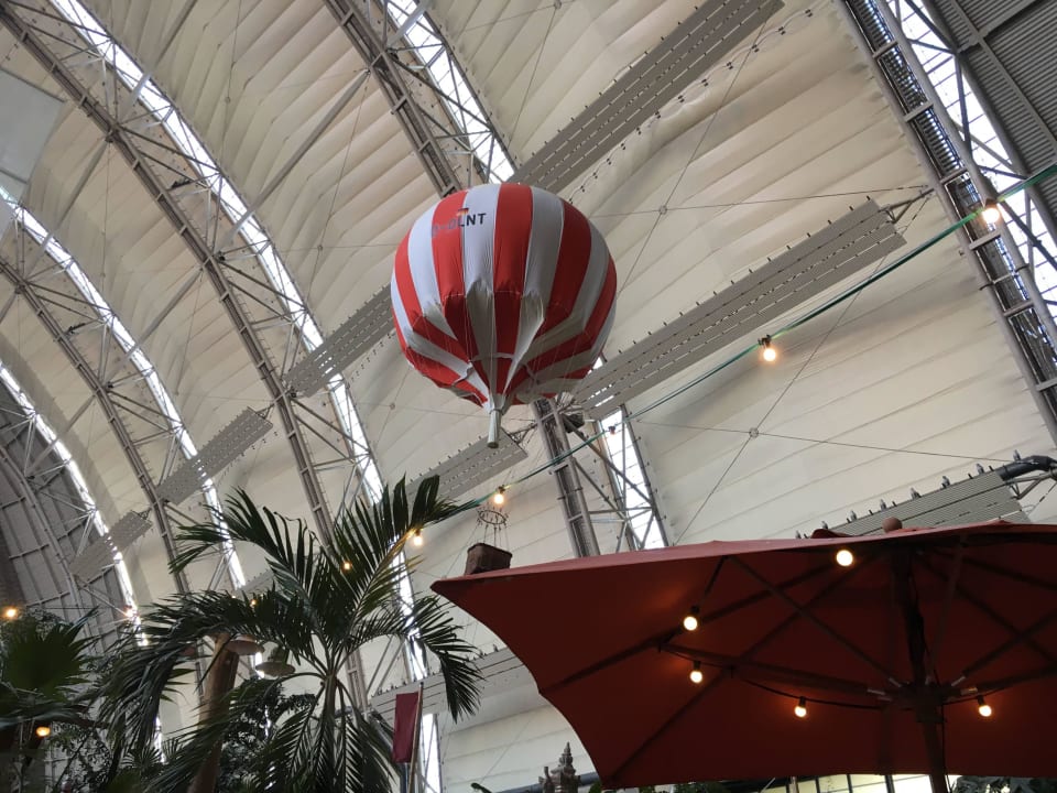 Hallenbollon Tropical Islands Resort