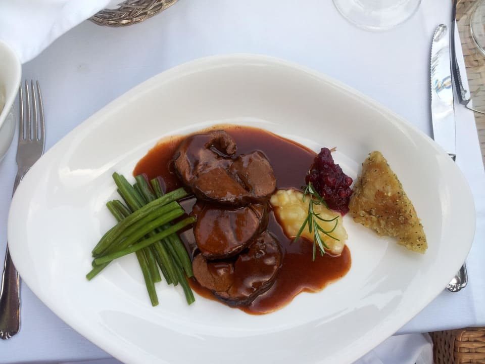 Geschmorter Rehbraten,Griessstrudel,Butterbohnen Hotel Sieghard Zillertal
