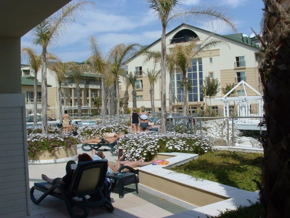 Liegebereich am Pool Dobedan Exclusive Hotel And Spa