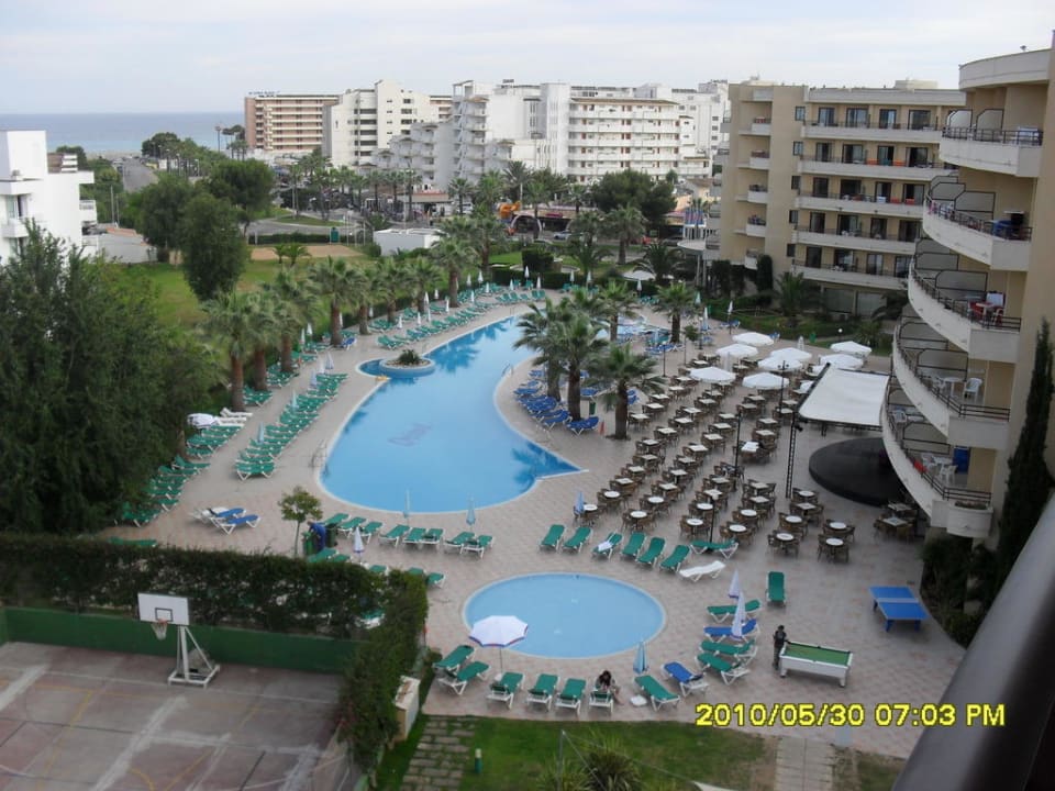Pool von oben allsun App.-Hotel Orient Beach