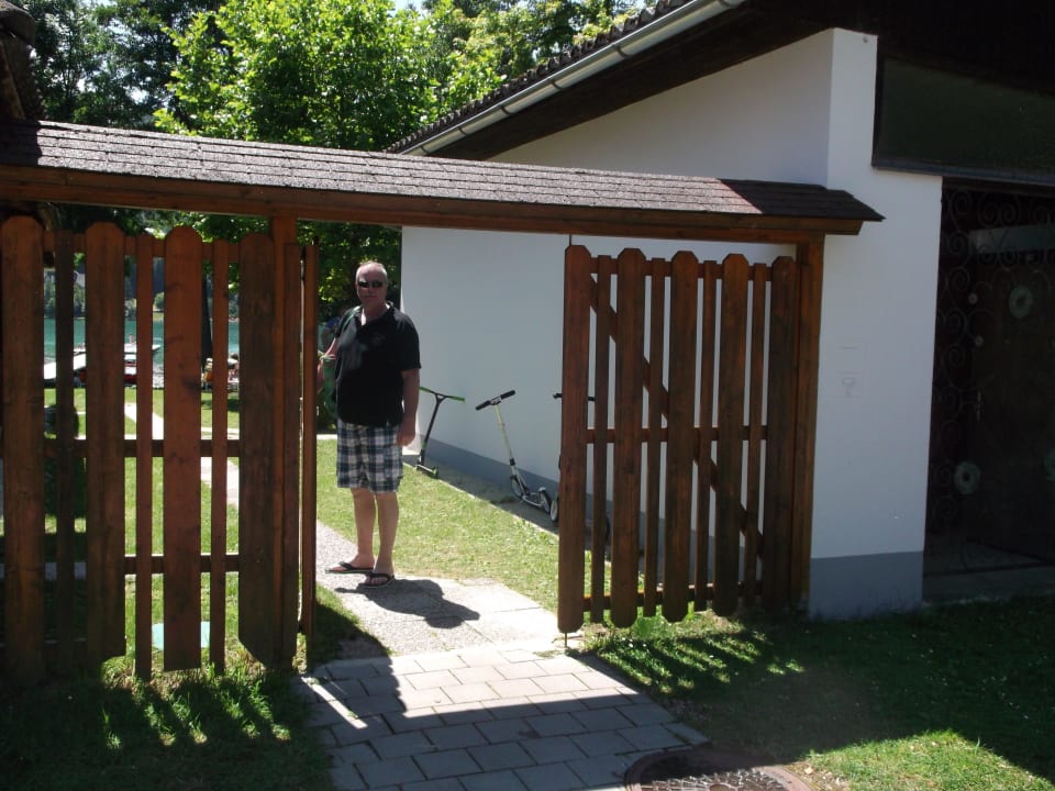 Eingang zum Privatstrand Apartments Kristan