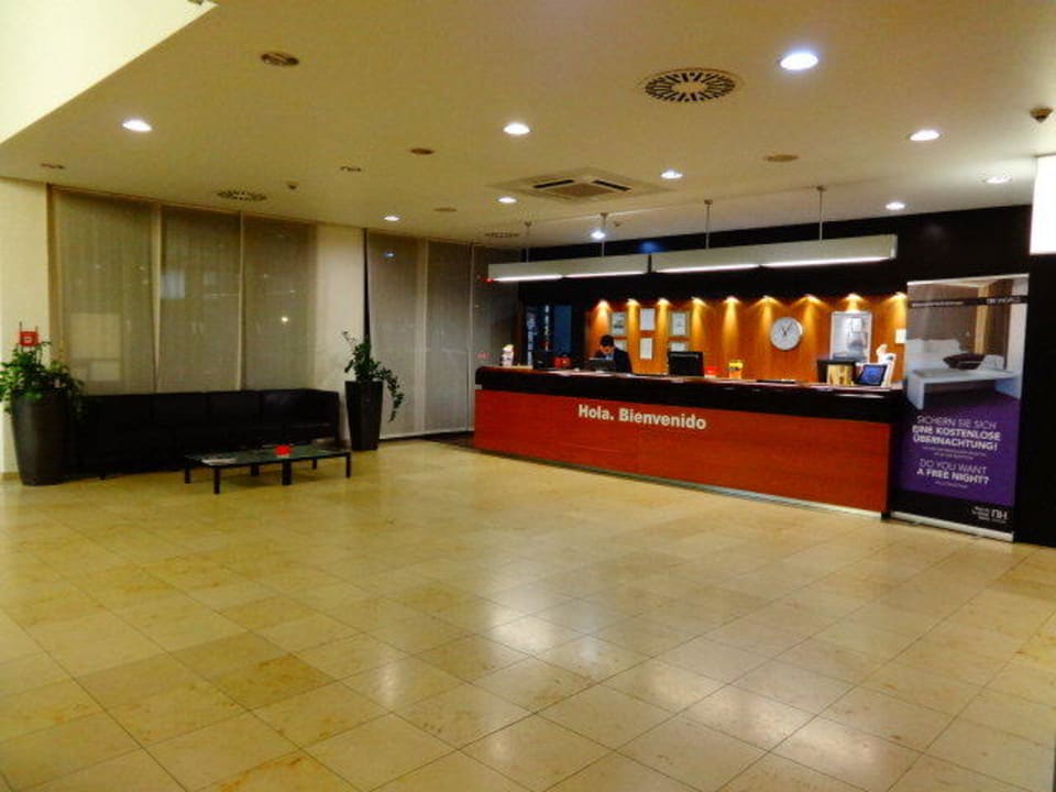 Rezeption Hotel NH Hamburg Altona
