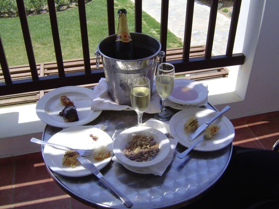 Aufmerksamkeit vom Hotel zur Hochzeitsreise Neptune Luxury Resort