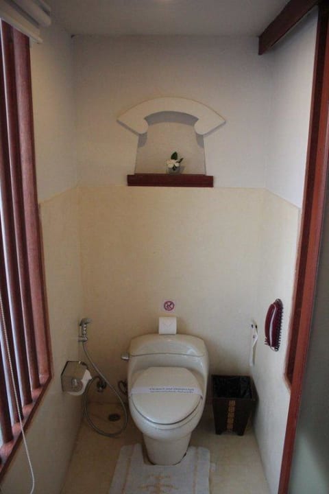 Toilette Pavilion Samui Villas & Resort