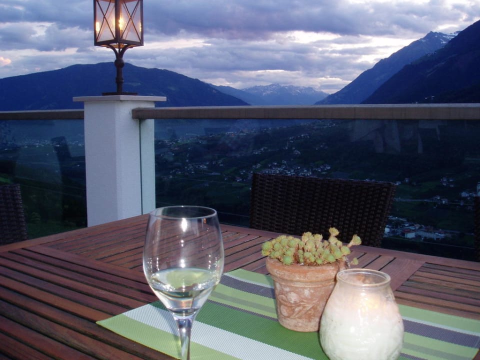 Terrasse am Abend Hotel Panorama
