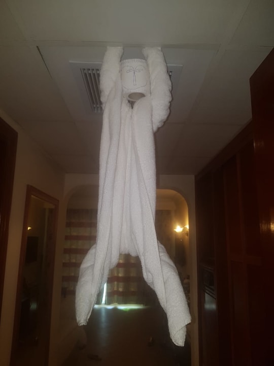 Überraschung beim Betreten des Zimmer Titanic Beach Spa & Aqua Park