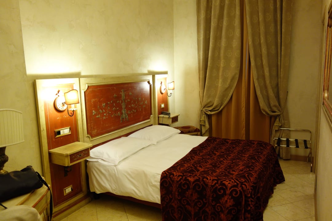 Tolle Zimmer im venetianischem Design Hotel Veneto