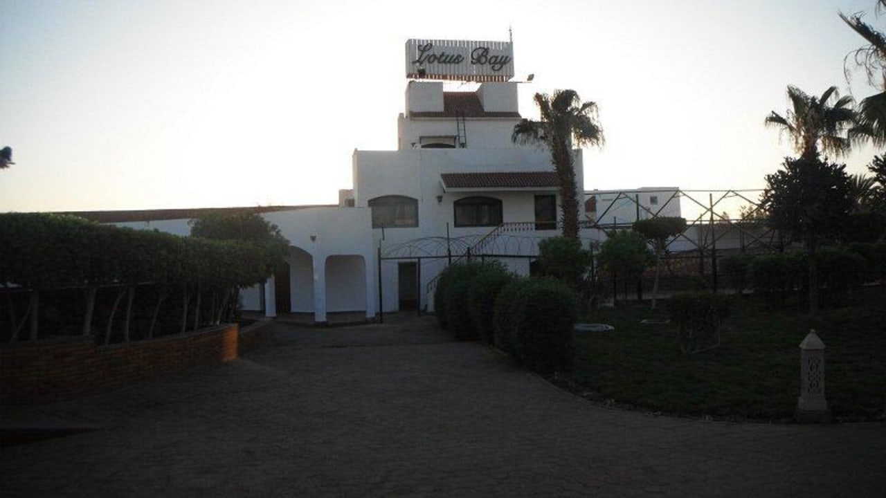 Die wunderschöne Garten Anlage Lotus Bay Beach Resort