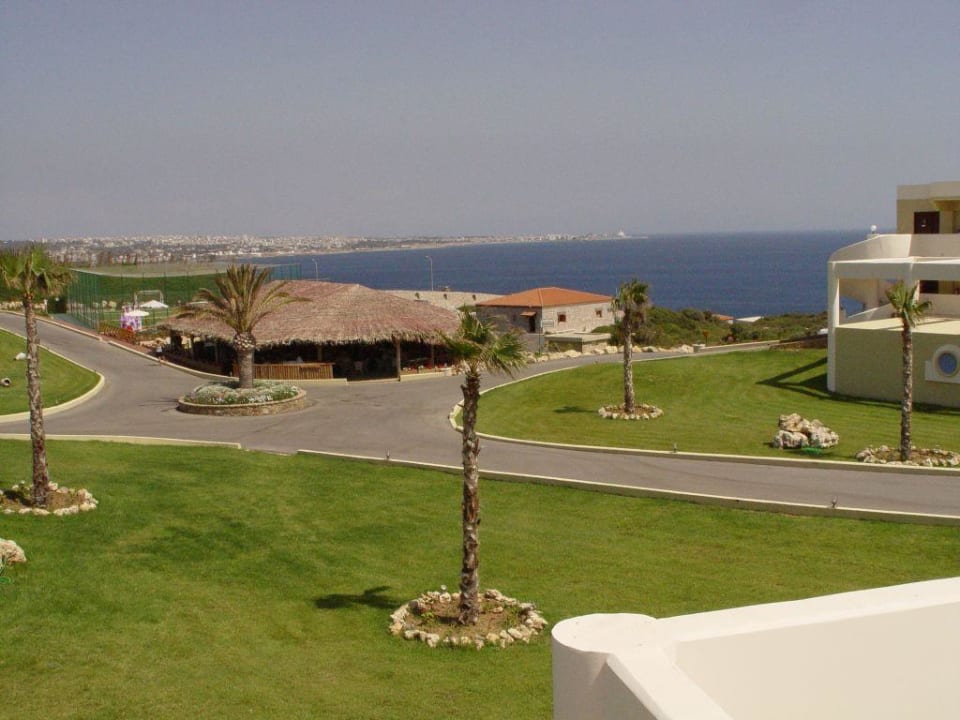 Blick über Safaribar nach Rhodos Stadt Hotel Kalithea Horizon Royal