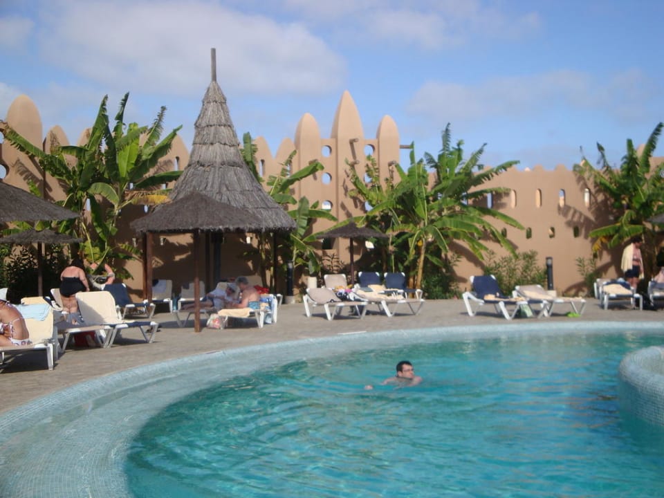 Pool Windschutz von innen bepflanzt Hotel Riu Funana