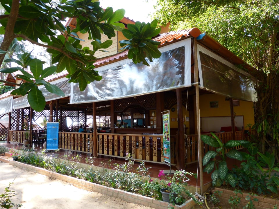 Hauptgebäude Hotel Sayang Beach Resort Koh Lanta