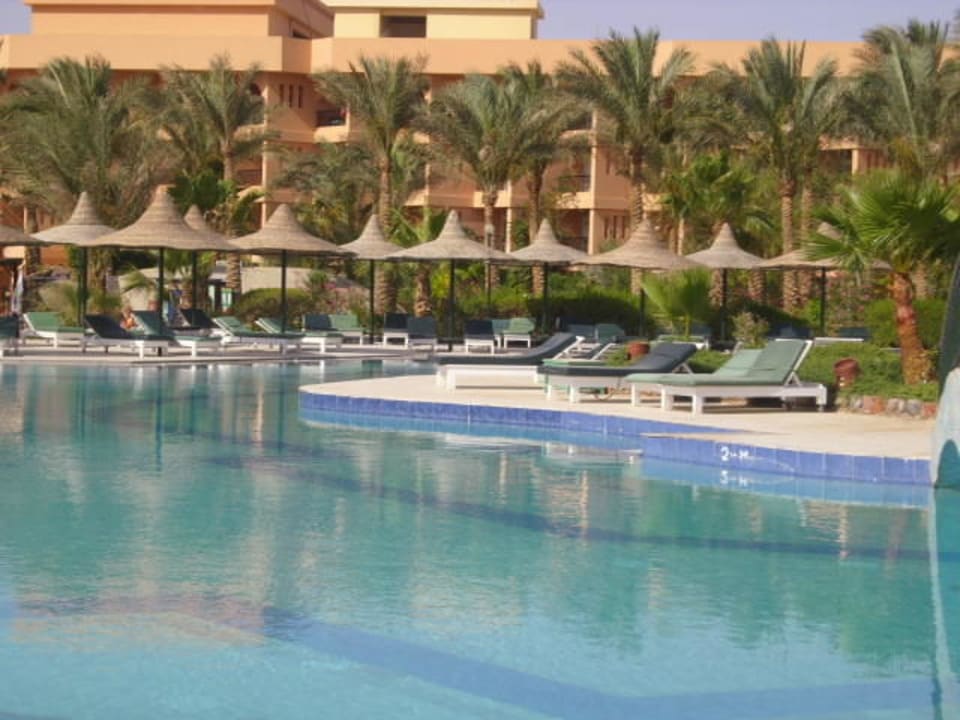 Blcik auf die Poolanlage Giftun Azur Resort