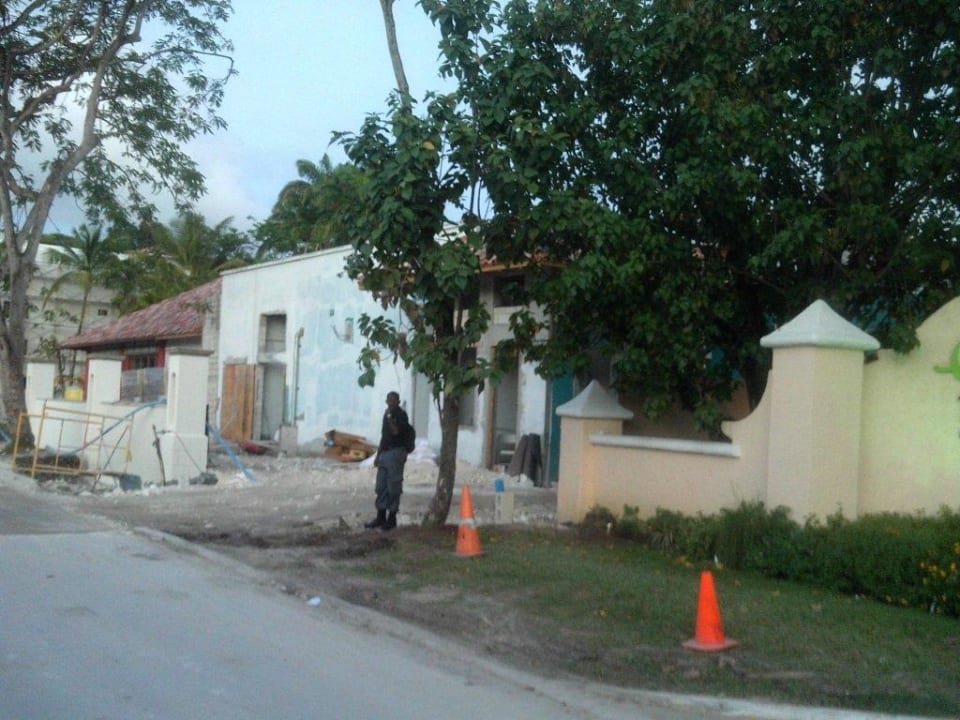 Neben Hoteleinfahrt Stück der Großbaustelle Hotel Turtle Beach Resort