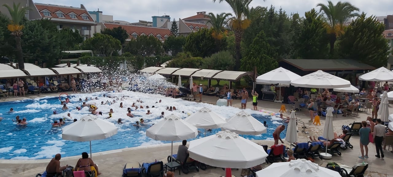 Pool Side Breeze Hotel