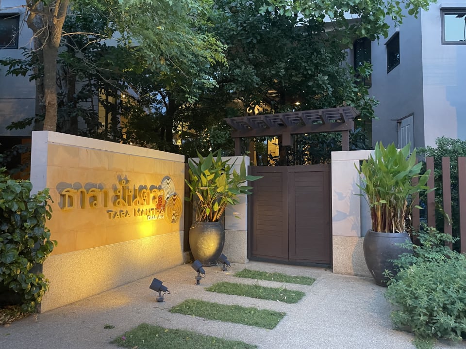 Außenansicht Hotel Tara Mantra Cha Am
