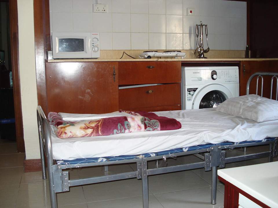 Kitchenette mit Liege davor Hotel Moon Valley Apartments