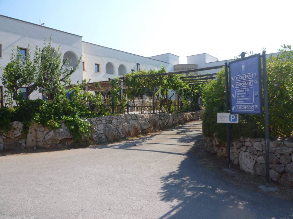 Zufahrt zum Haupteingng Hotel Montecallini