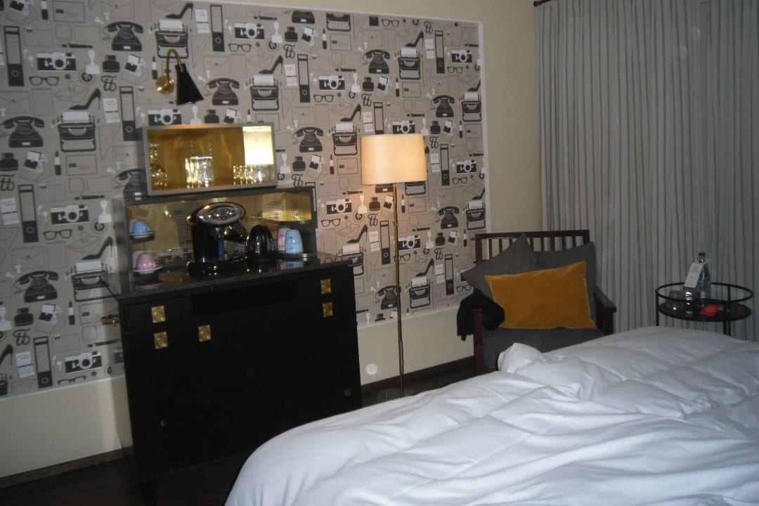 Zimmer, 50er-Jahre Inneneinrichtung Henri Hotel Hamburg Downtown